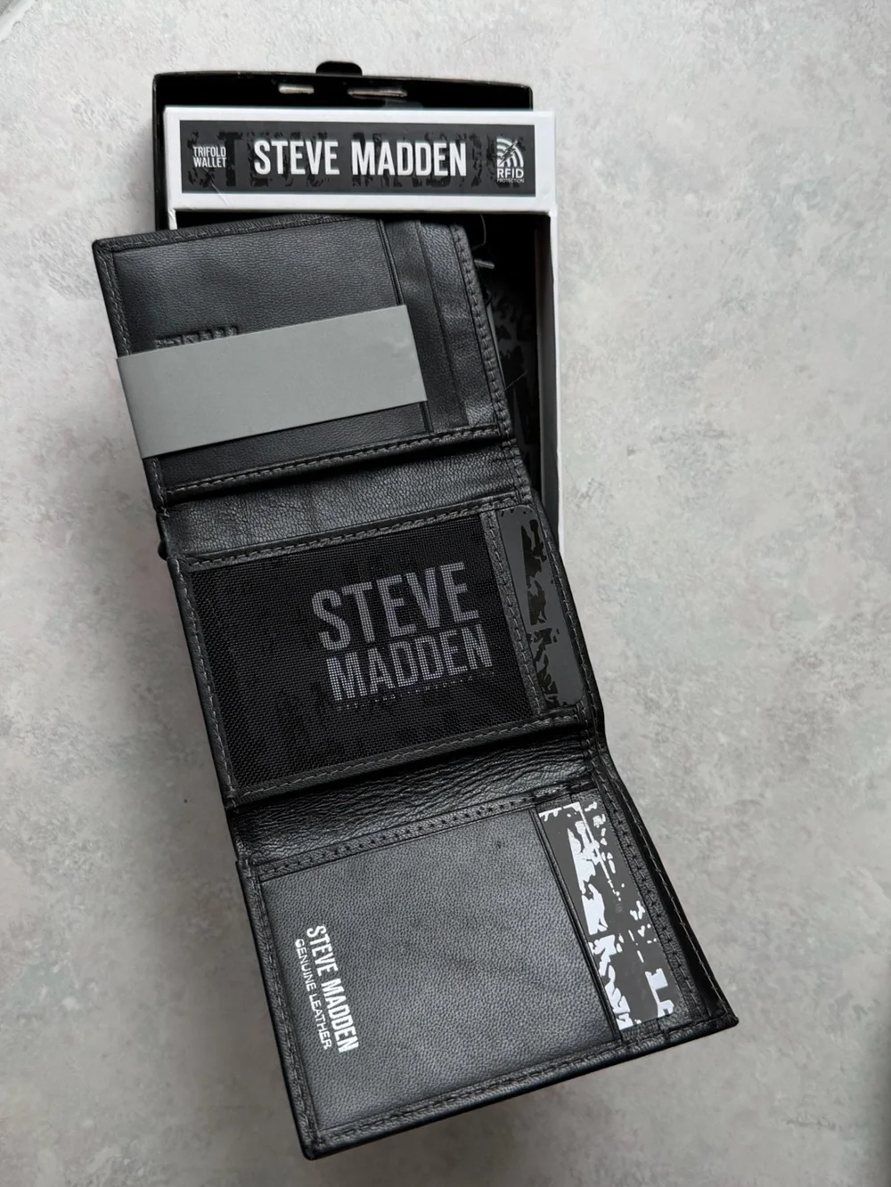 Steve Madden Black Leather Trifold Wallet with Card Holder
